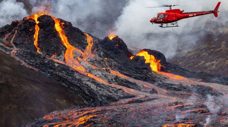 vulcano islandese erutta vicino aeroporto internazionale reykjavik video