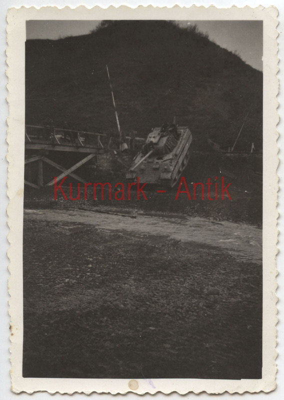 Foto Wehrmacht Panzer Panther in schwerem Gelände Ansicht von oben