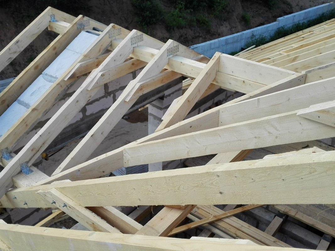 Монтаж мягкой кровли на коттедже