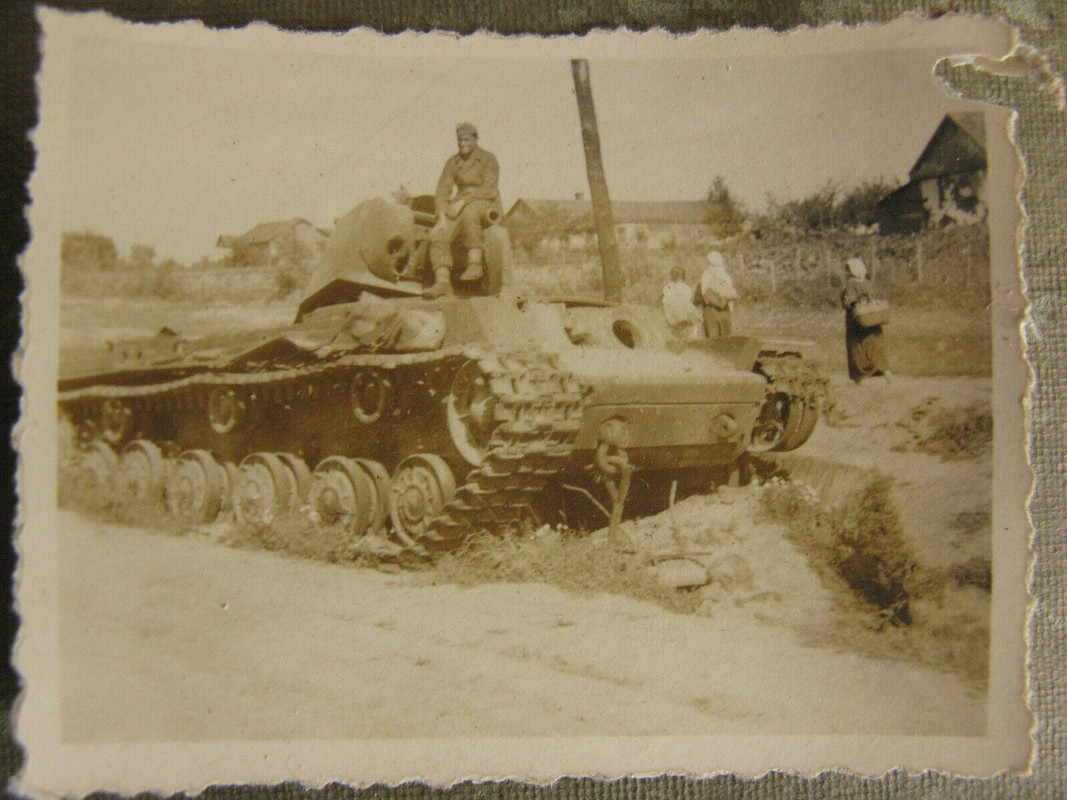 Foto Russland russischer Panzer abgeschossen zerstört WKII 2.WK Ostfront2