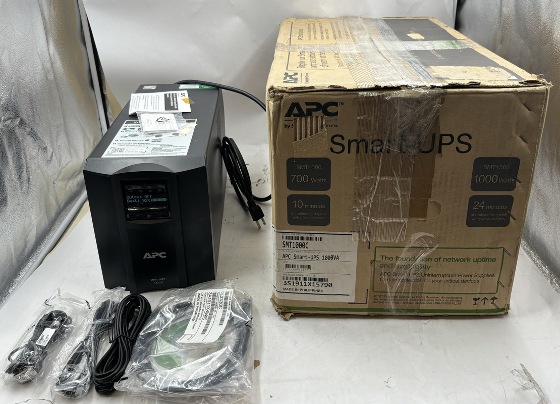 APC SMT1000C SMART UPS 1000VA LCD 120V WITH SMARTCONNECT