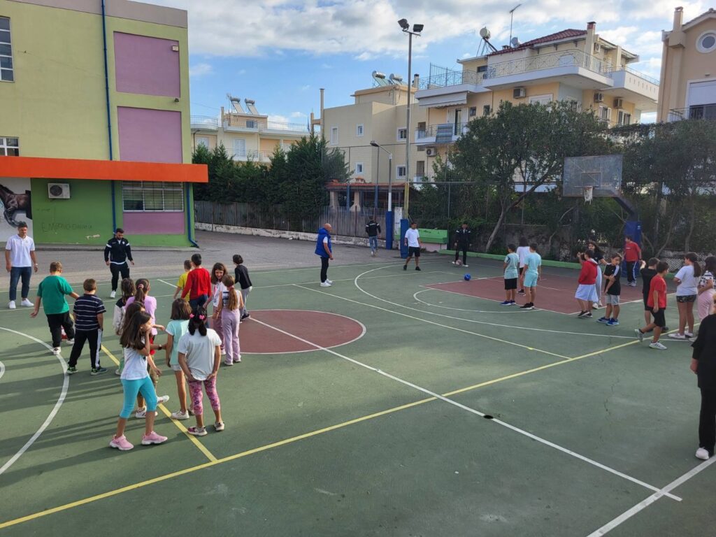 , Καλαμάτα: Επίσκεψη στο 4ο και 9ο Δημοτικό (pics)