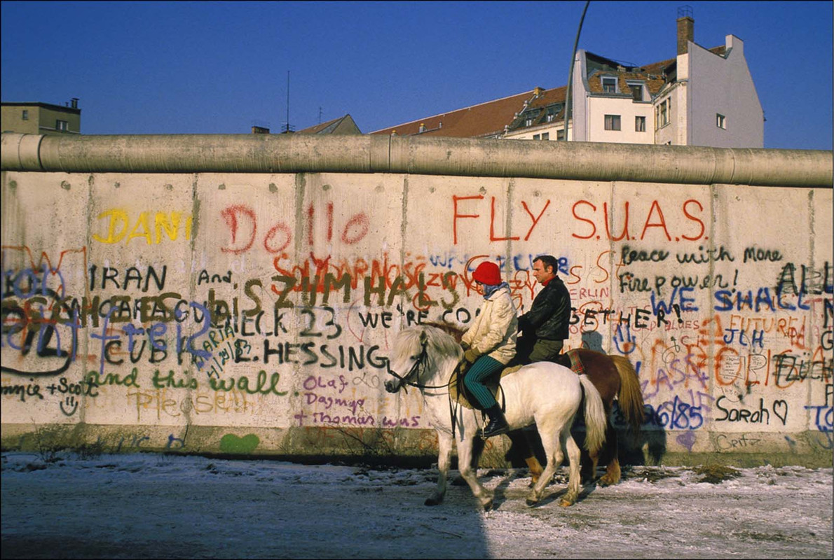 everyday-life-berlin-wall (3)