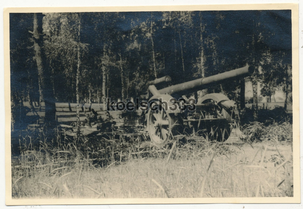 Foto 21cm Mörser Geschütz der Wehrmacht in Feuerstellung im Wald an der Ostfront