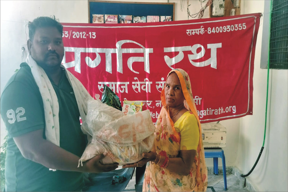 प्रगति रथ संस्था ने पोषाहार कार्यक्रम के तहत राशन किया  वितरण।
