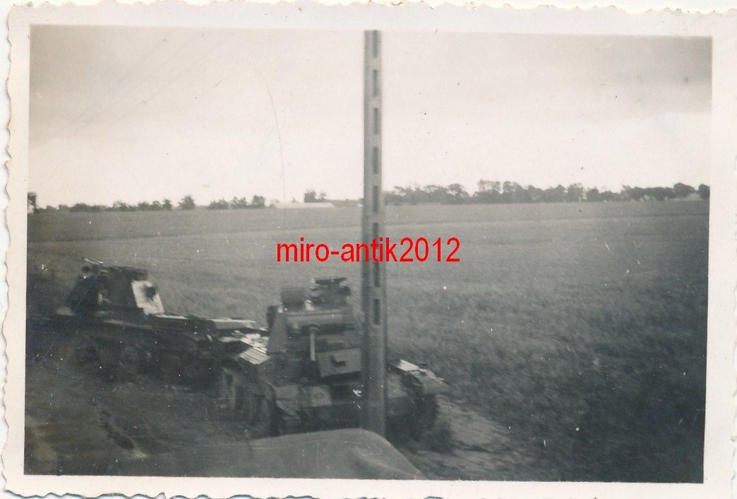 Foto, Wehrmacht, Blick auf zerstörte Panzer
