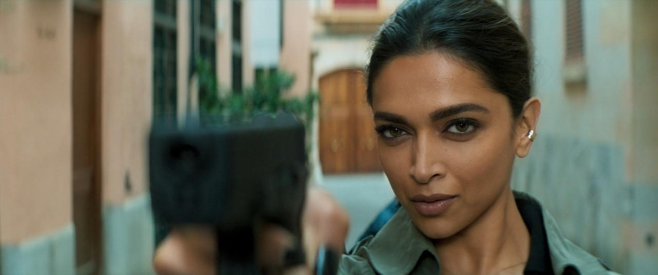 Pathaan (2023) (1080p BluRay x265 SAMPA).mkv_snapshot_12.48.852