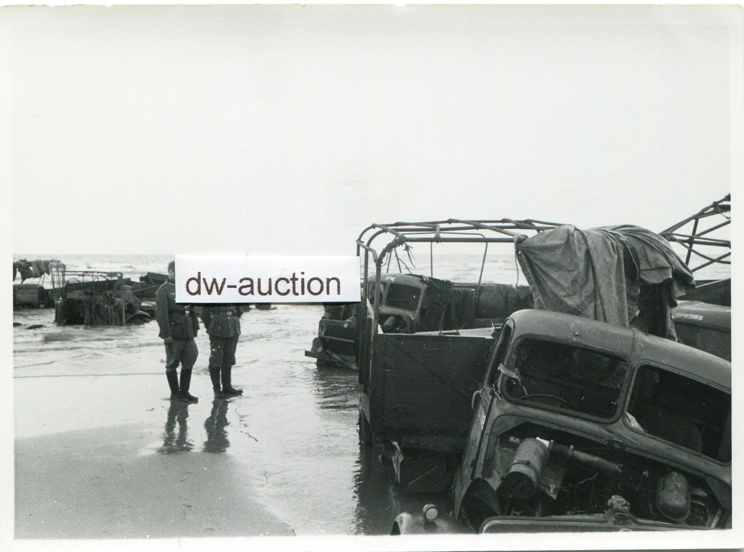 Dunkerque Dünkirchen , englische Fahrzeuge am St