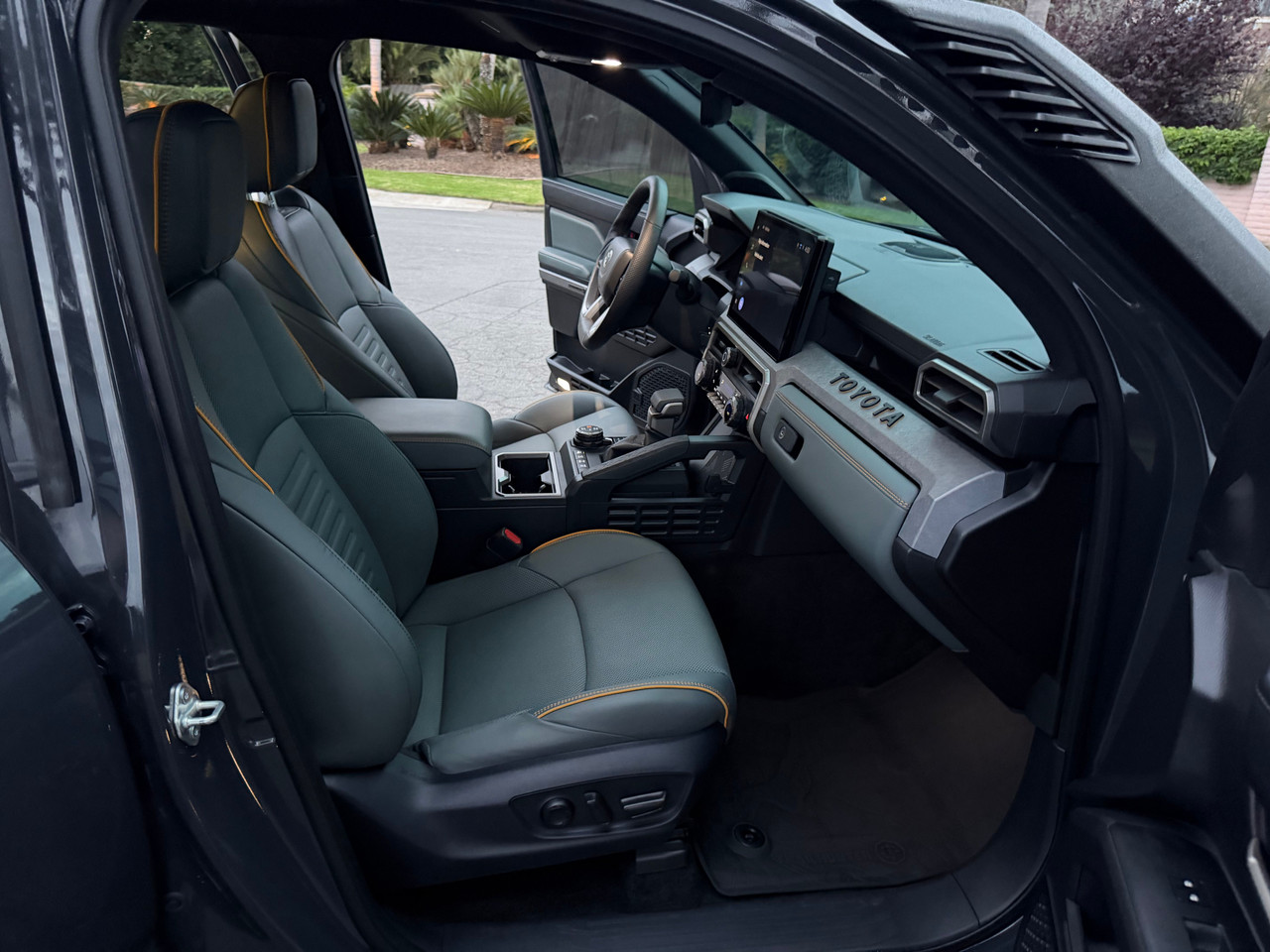 Vehicle thumbnail 25