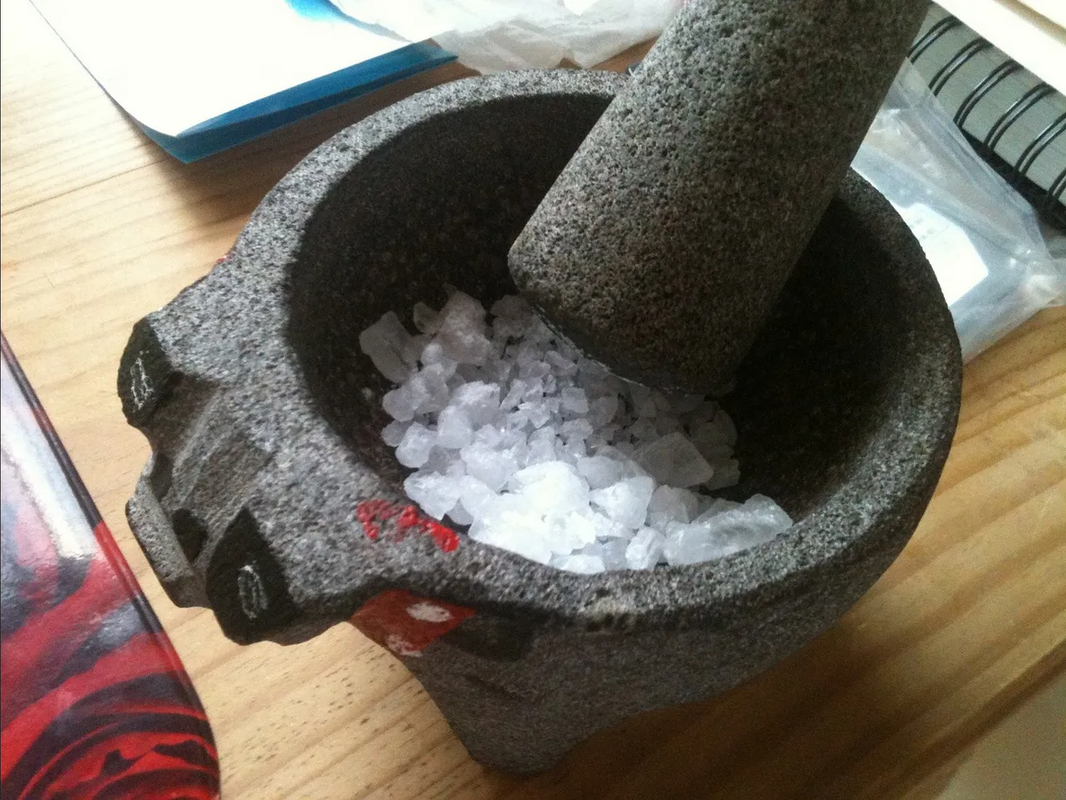 ¿Cómo limpiar tu molcajete después de usarlo? Déjalo como nuevo con estos trucos