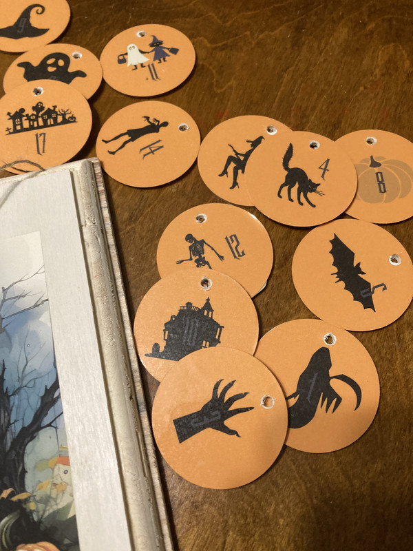 countdown to halloween board and discs