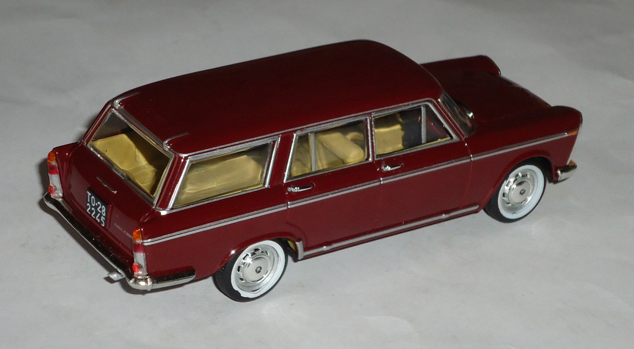 FIAT-2300 Familiare2