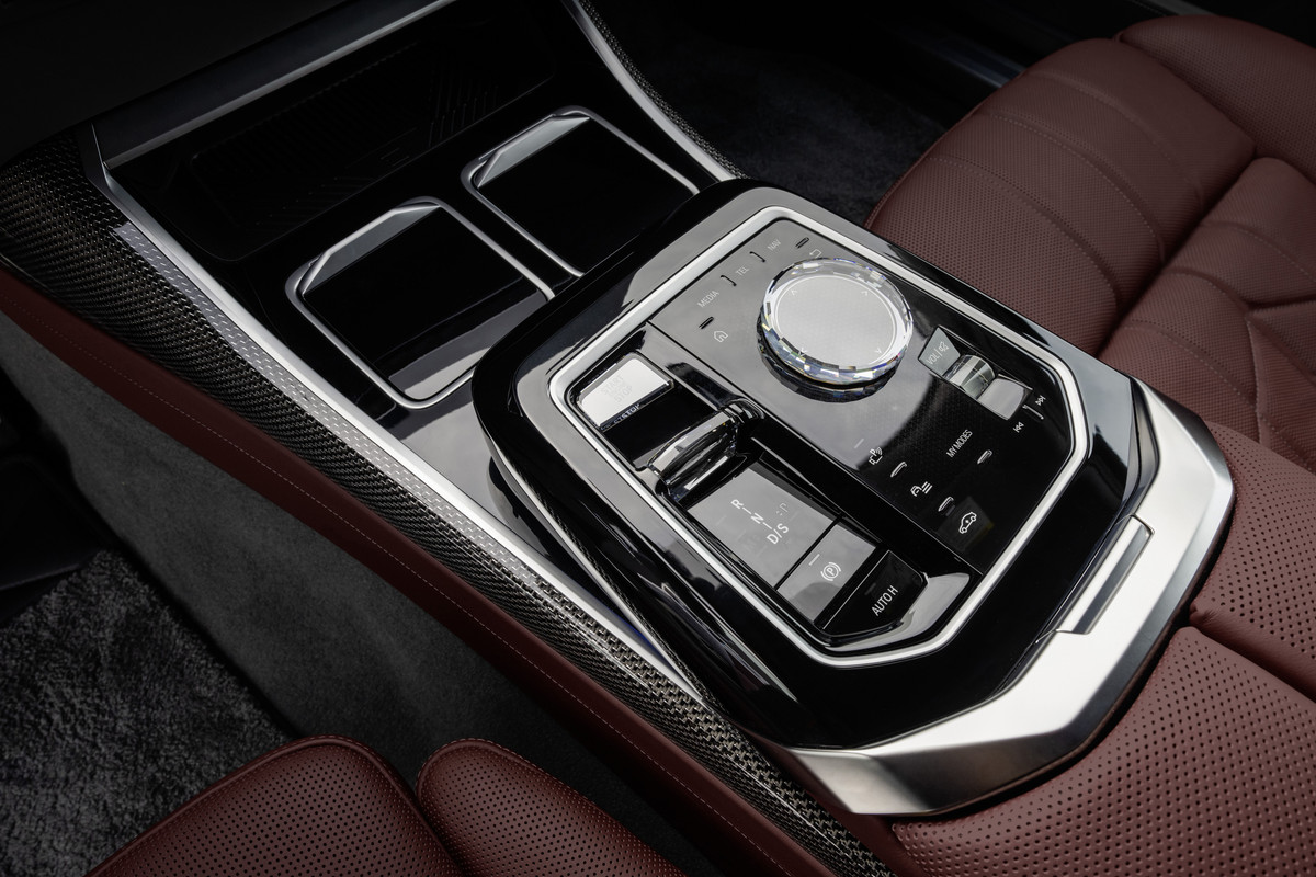 P90458215_highRes_the-new-bmw-760i-xdr(1)