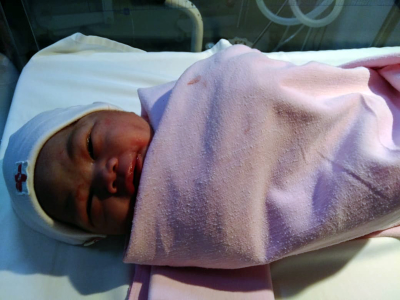 02-Siti-Trianovi-Salsabila-right-after-birth.jpg