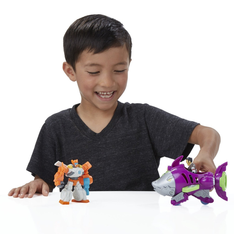 Rescue-Bots-Shark-Sub-Capture-5