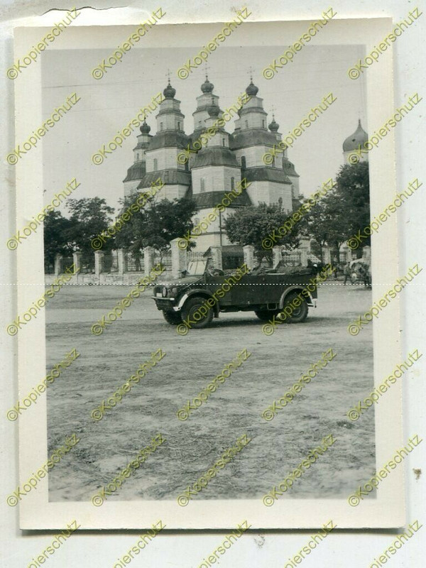 Foto, Wehrmacht, Pkw, Kübelwagen vor der Kirche von Pawlograd, U