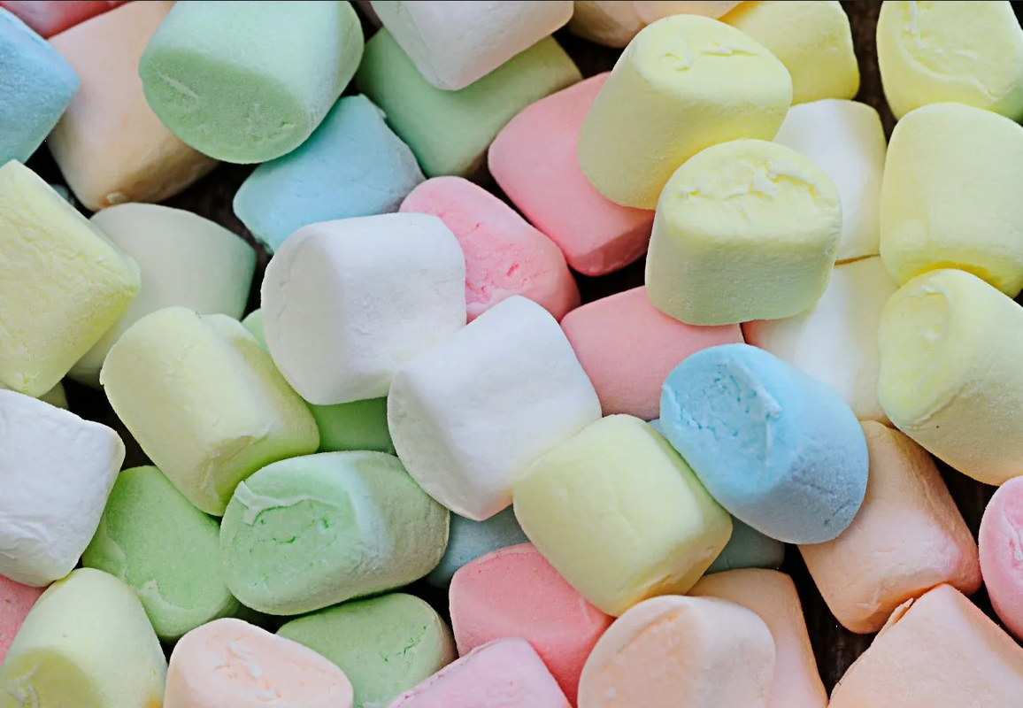 ¿Antojo de postre? Prepara este dulce cremoso de bombones fácil y rápido