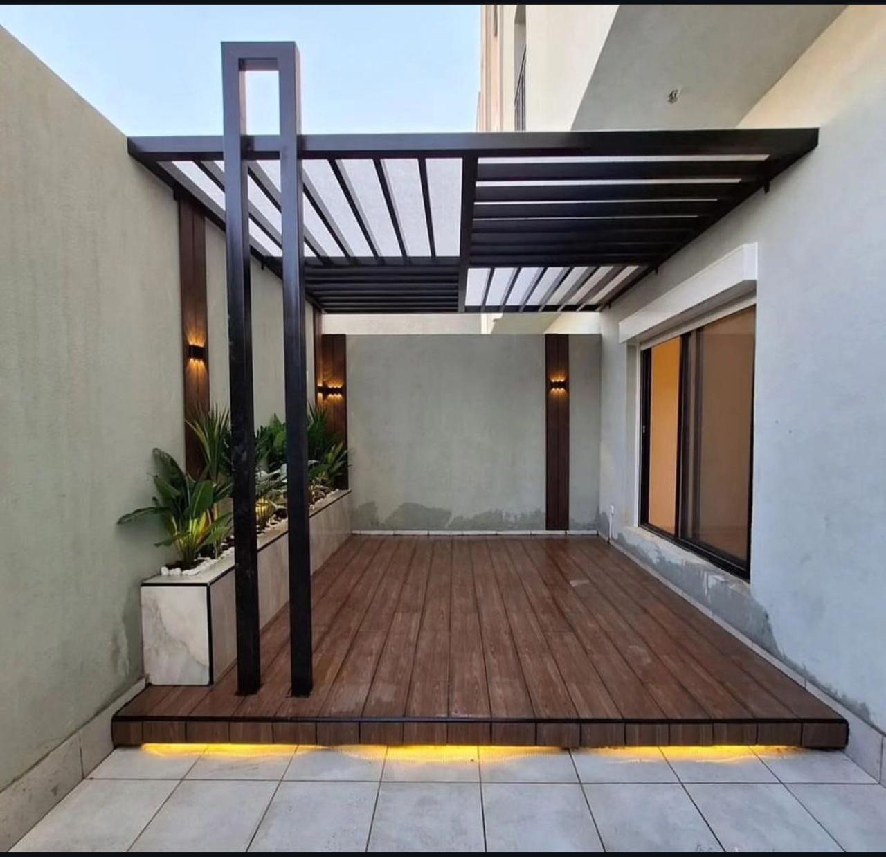 برجولة مع إضاءة ناعمة