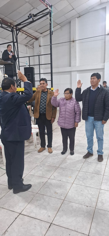 En el reciente pulso electoral realizado el lunes 6 de abril, aproximadamente el 80% del profesorado expresó su apoyo al Dr. Mamani Paredes, frente a un 15% que respalda al Dr. Salas y apenas un 5% que se inclina por el Dr. Tudela.