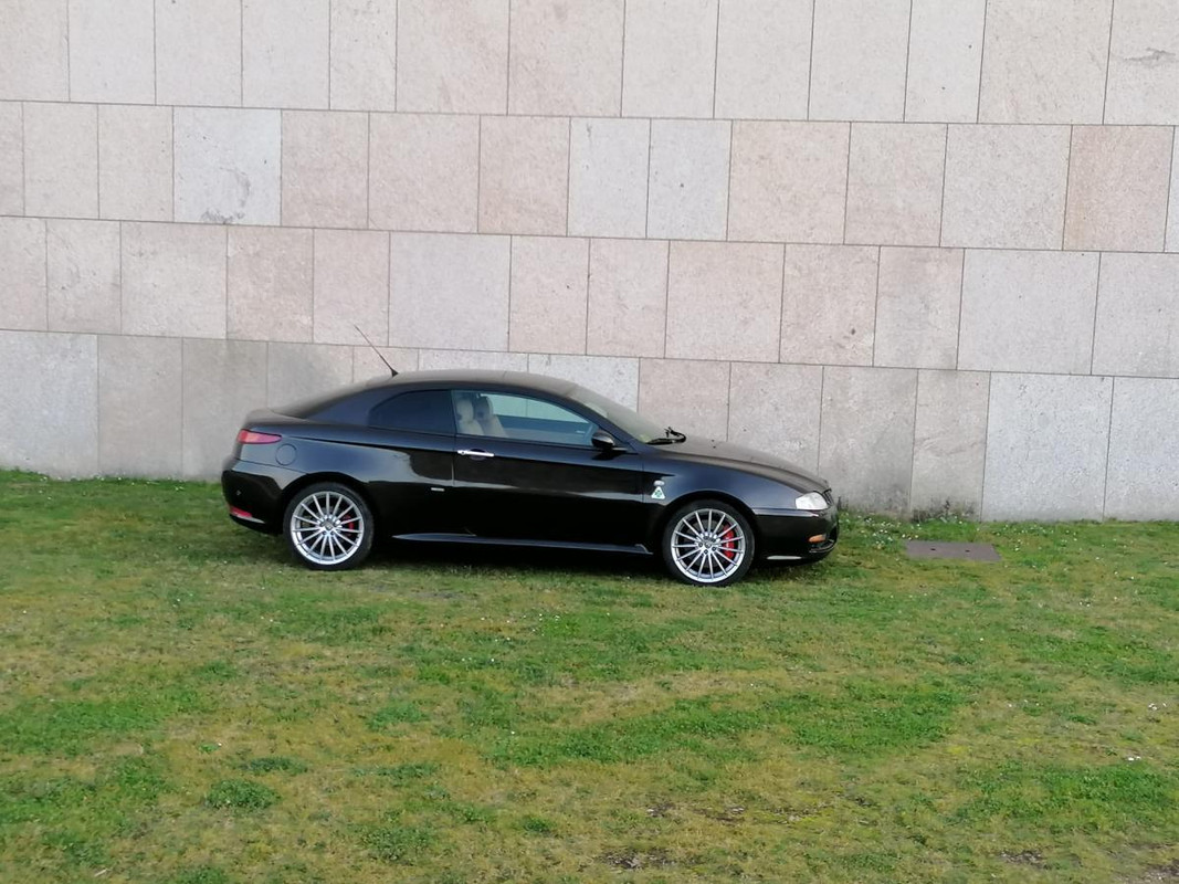 Alfa_Romeo_GT__-_2005_(13) (1)