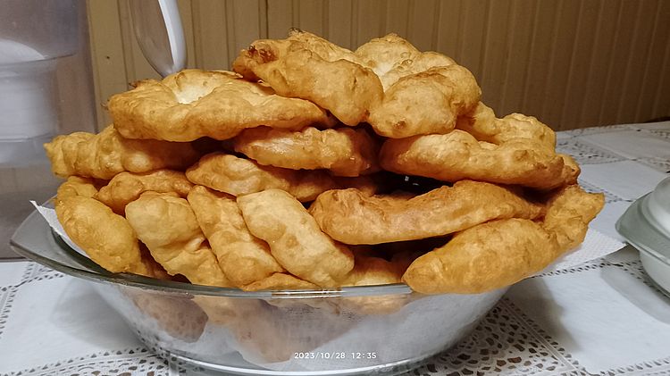 https://i.postimg.cc/Y0yZ97FW/langos-20231028.jpg