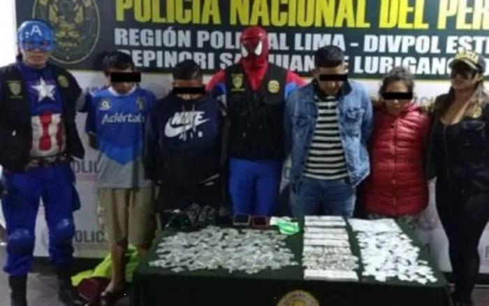 Operación Marvel: policías se visten de superhéroes para una redada