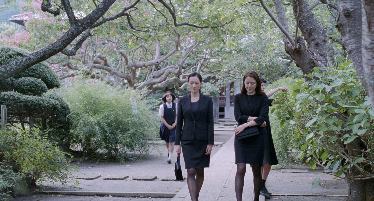 Our Little Sister 2015 (1080p x265 10bit Tigole).mkv_snapshot_01