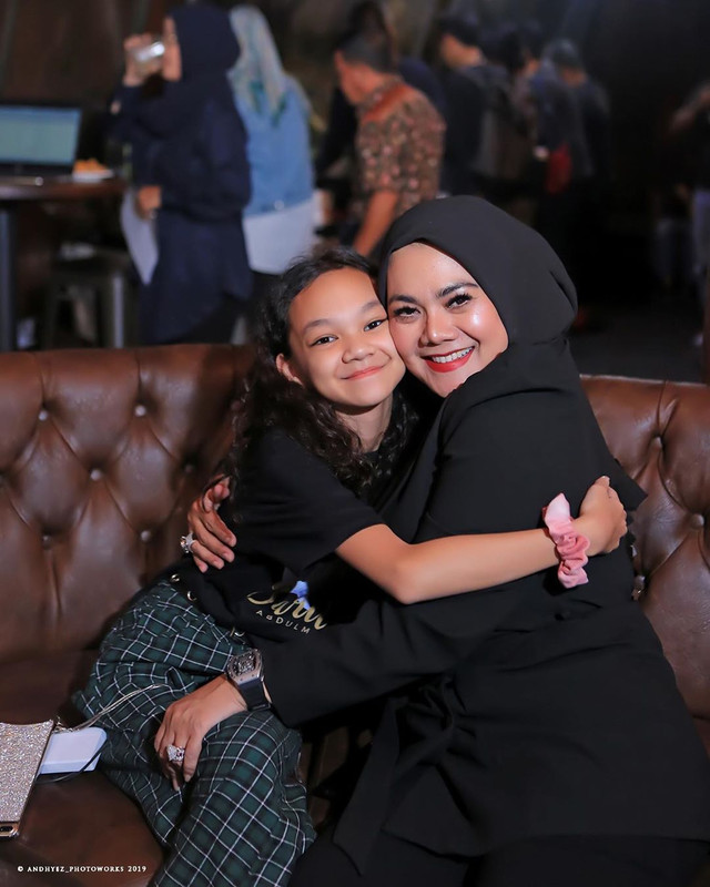 Sarita Abdul Mukti dan putri bungsunya
