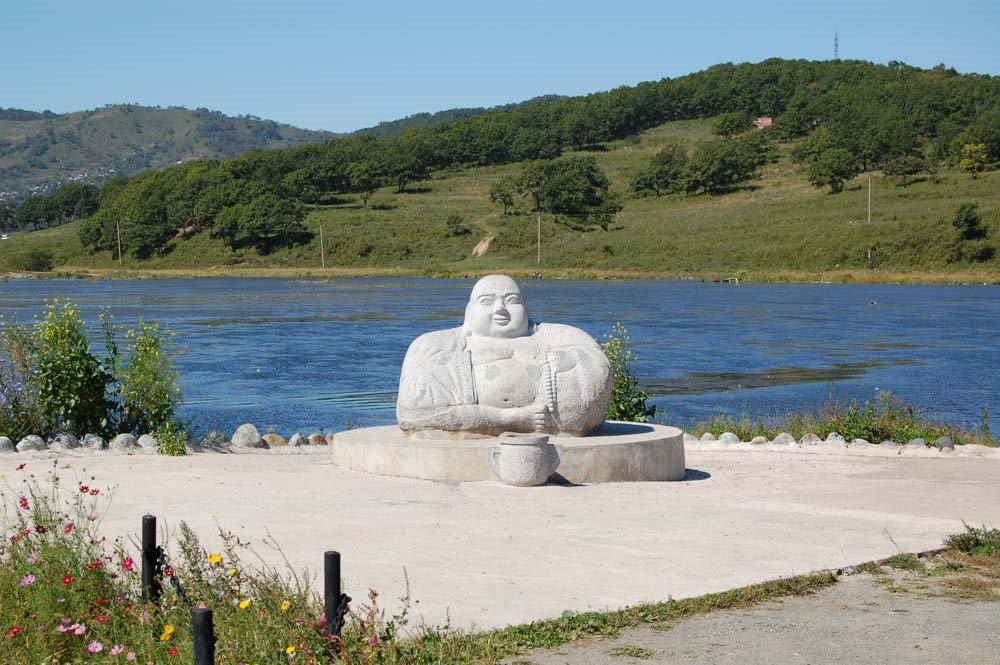 Город находка область. Город находка Приморский край. Памятники находки Приморского края. Памятники города находка. Озеро Лебяжье находка.