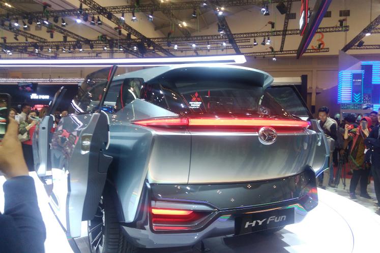 Daihatsu HyFun mpv concept / New Alza preview?