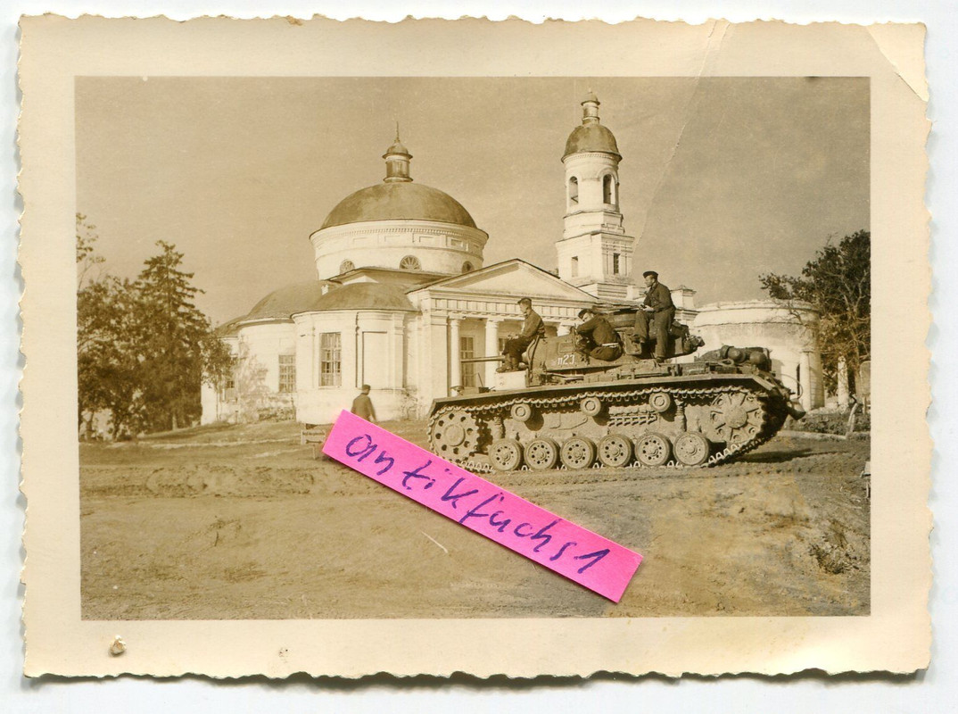 Deutscher Panzer III mit 11 2J an der Front im 2
