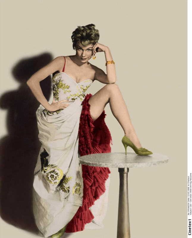 Shirley_MacLaine_c42