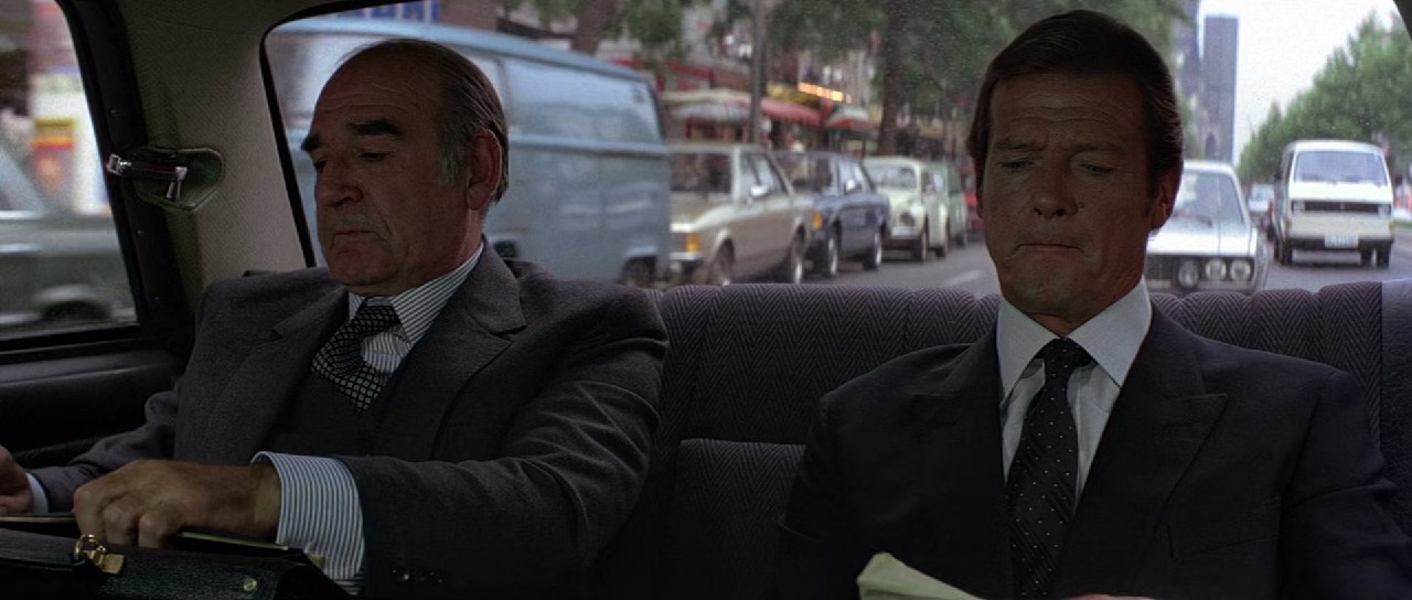 Octopussy-1983-Blu-Ray-Hindi-English-1080p-10bit-x265-HEVC-DDP-5-1-ESub-mkv-0004