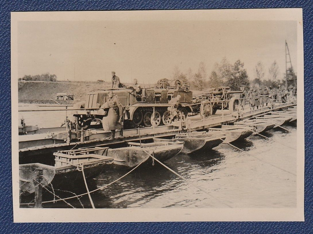 Foto 2 WK Sd KfZ auf Brücke