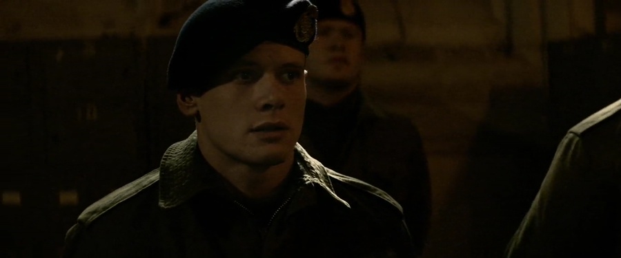 '71 2014 BluRay [Hindi + English] 480p, 720p ESub Screenshot
