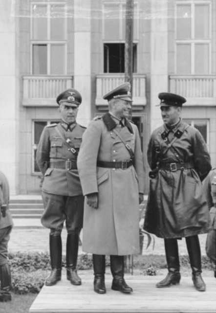 Guderian y el general soviético Krivoshein,derecha, en Brest Litovsk, Polonia. Septiembre de 1939