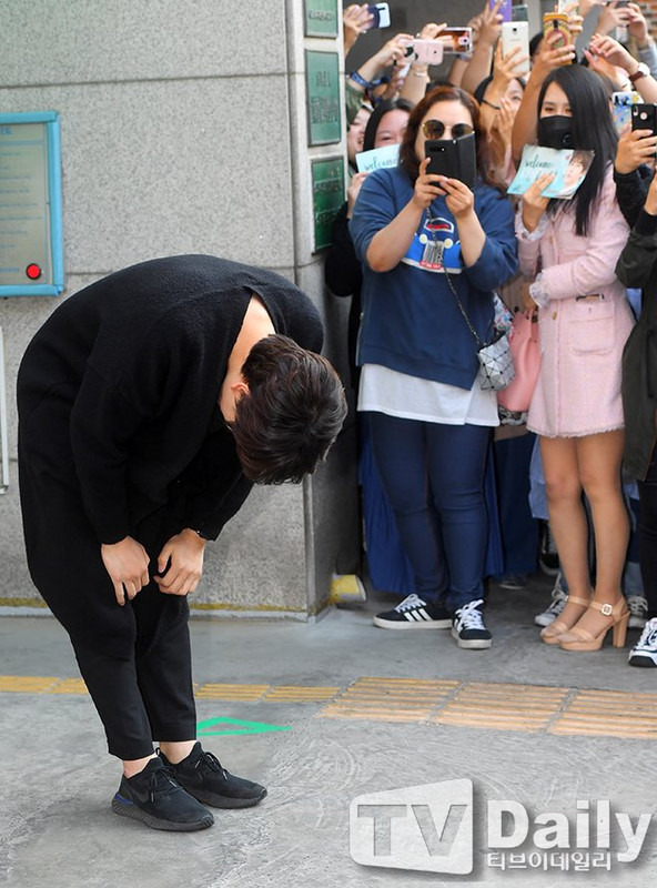 D59N4fJUwAAIvpU.jpg large