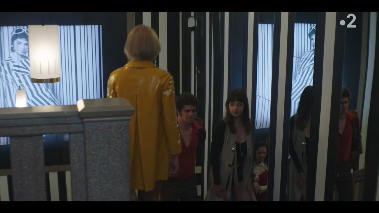 2022-05-13_21_10_Fr2_Les-petits-meurtres-d-Agatha-Christie-70-s_3x2_La-chambre-noire.mp4_snapshot_51