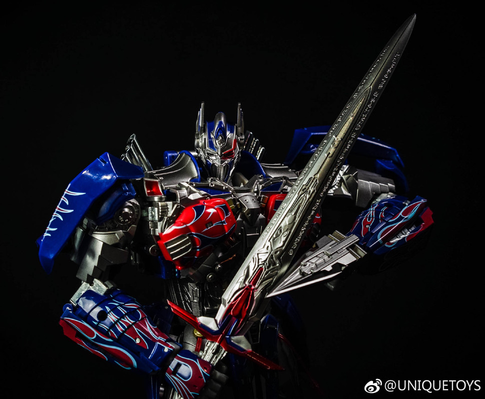 Unique-Toys-UTR-02-Challenger-08