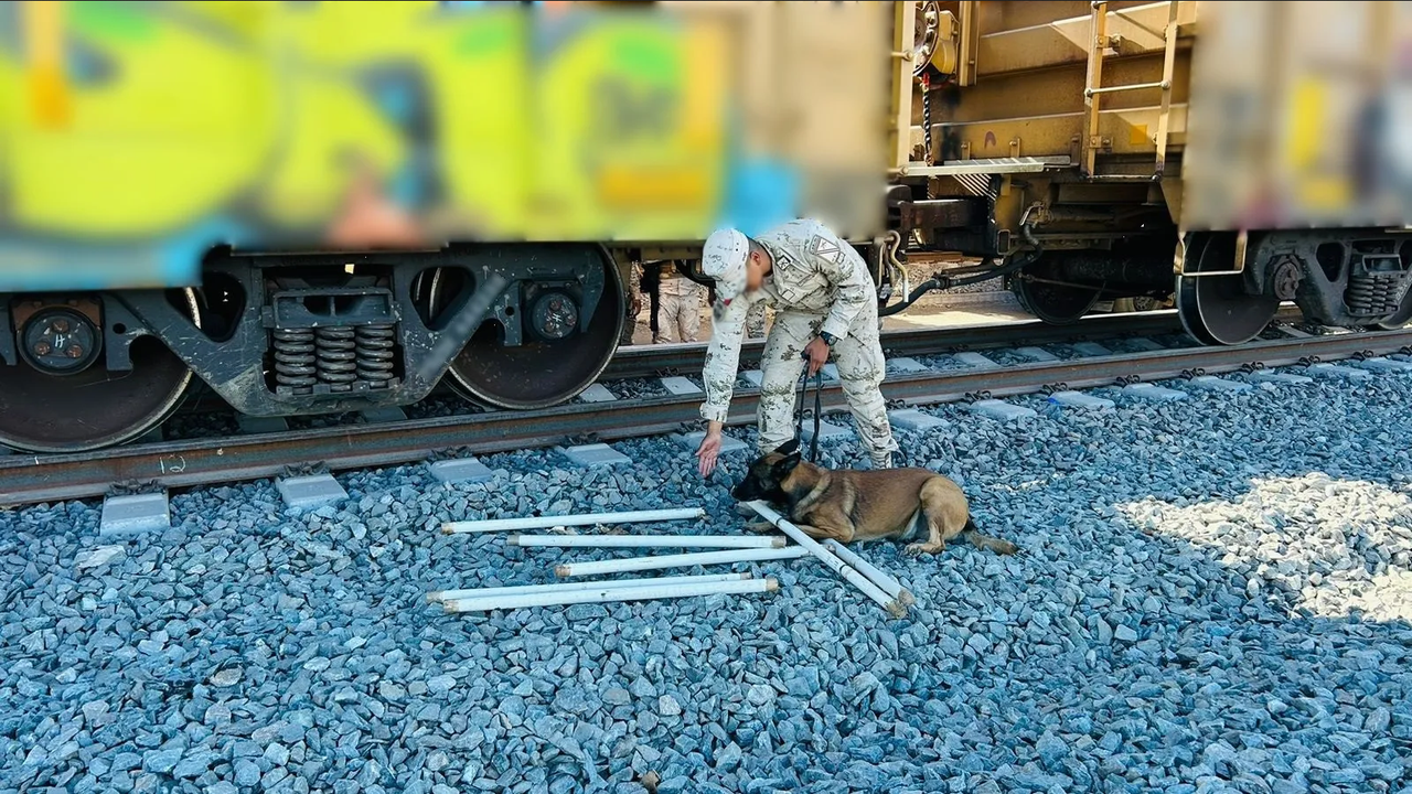 Narcos envían cargamento de metanfetamina oculto en tubos de PVC