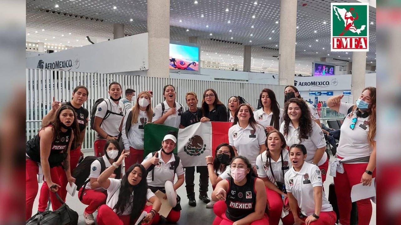 Jugadoras de futbol americano no tienen boletos para regresar a México