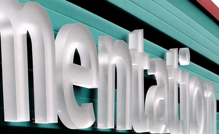 AC-01 acrylic crystal letters display view 1