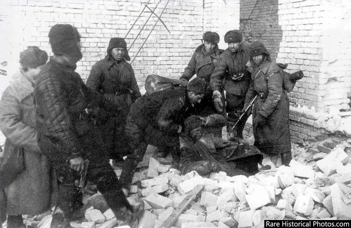 German_at_Stalingrad_defeated (8)