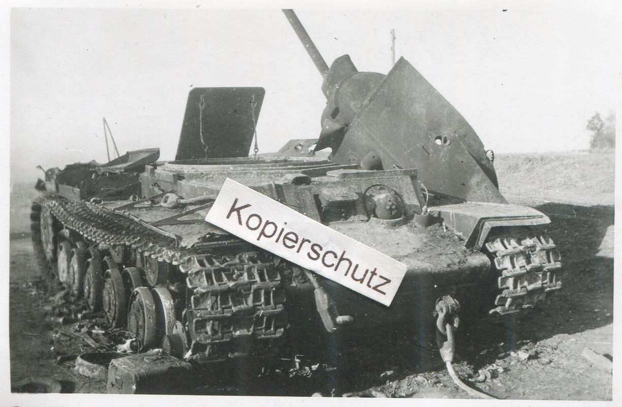 zerstörter russischer Panzer , Turm abgeschossen