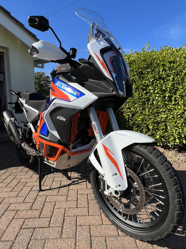 B30B7458-05D5-4CB3-B0DC-8A3EEFA55999