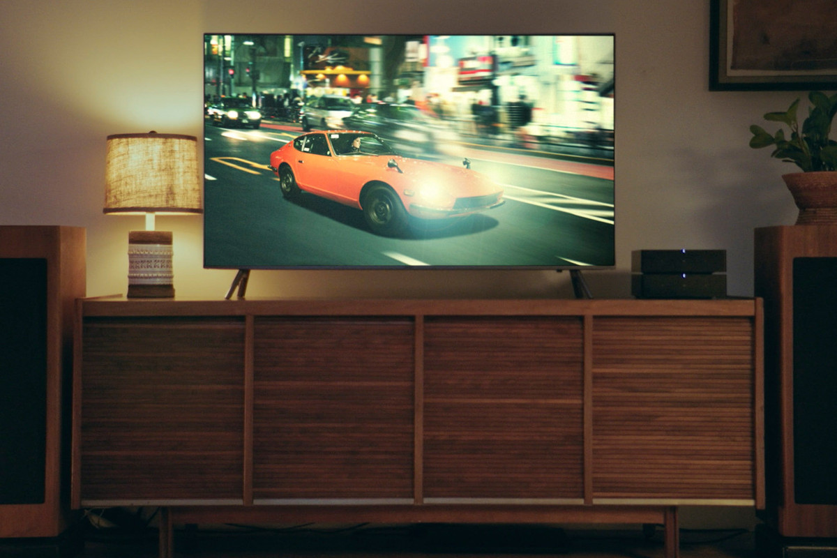 Vista trasera del Sonos Amp mostrando sus múltiples opciones de conectividad, incluyendo HDMI ARC y RCA.