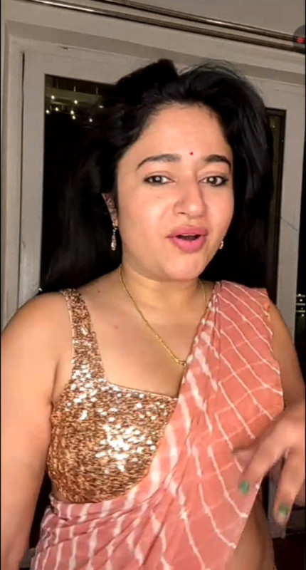 Poonam Bajwa Saree Live mp4 0003