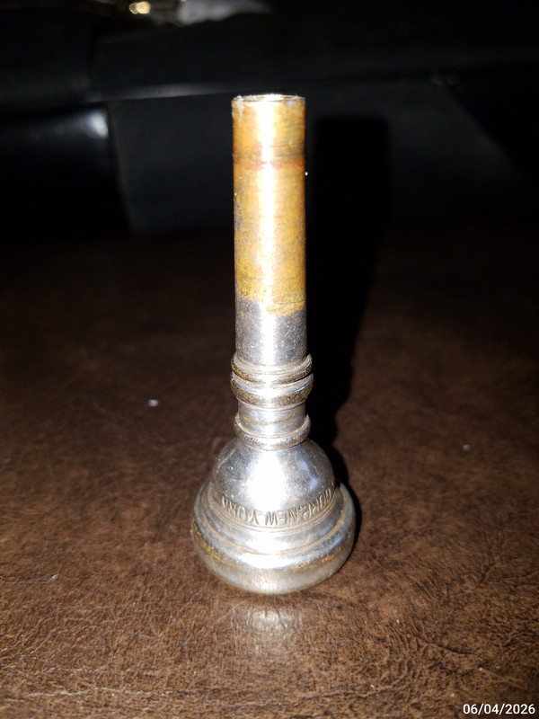 ITEM 6 Bach New York CORNET 7 (2)