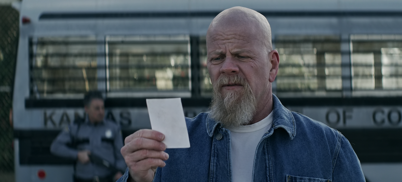 Superman.&.Lois.S03E12.Injustice.1080p.10bit.BluRay.AAC5.1.HEVC-Vyndros.mkv_snapshot_07.55_[2024-08-