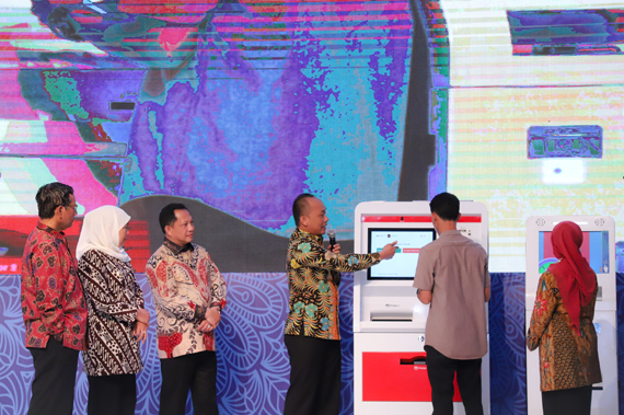 Jadi Provinsi Percontohan, Cetak Dokumen Kependudukan di Jatim Kian Cepat dan Mudah Melalui ADM
